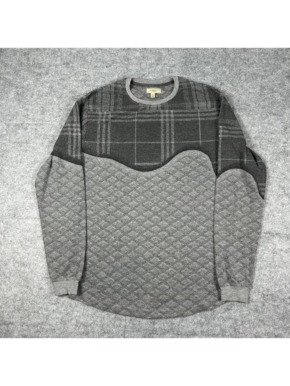Burberry London Gray & Black Plaid Long Sleeve Diamond Quilted Pattern Size XL
